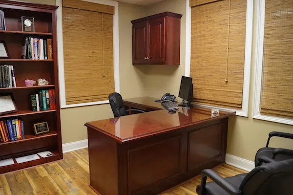 Photo of Statesboro Oral Surgery consult room and desk